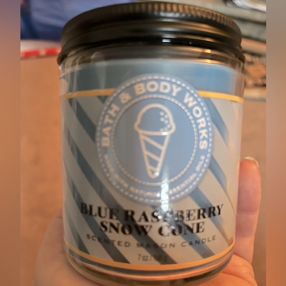 COPY - Bath & Body Works Single Wick Candle, Blue Raspberry Snow Cone.